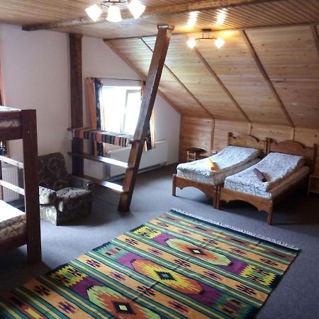 Guest House Mansarda Yaremche Ngoại thất bức ảnh