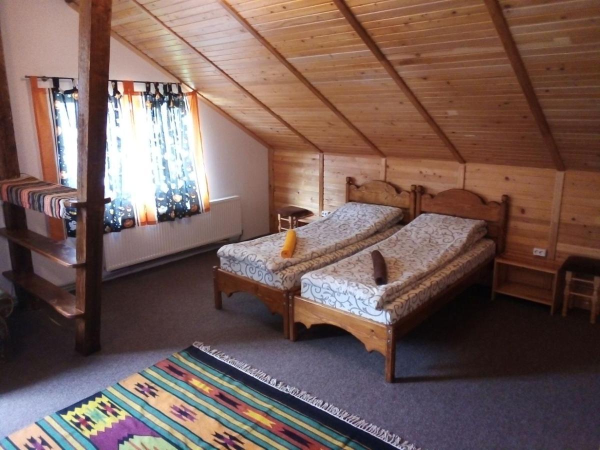 Guest House Mansarda Yaremche Ngoại thất bức ảnh