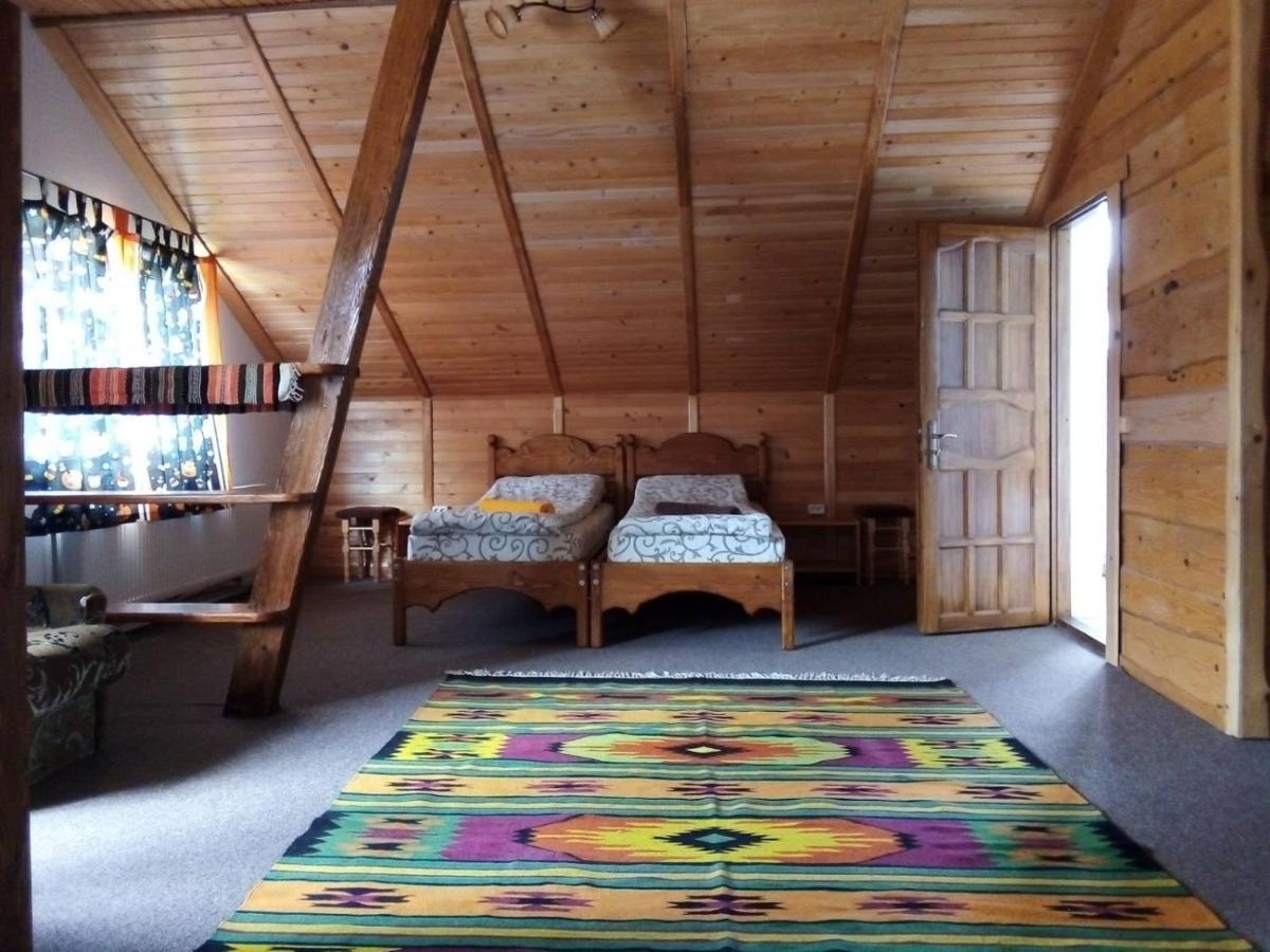 Guest House Mansarda Yaremche Ngoại thất bức ảnh