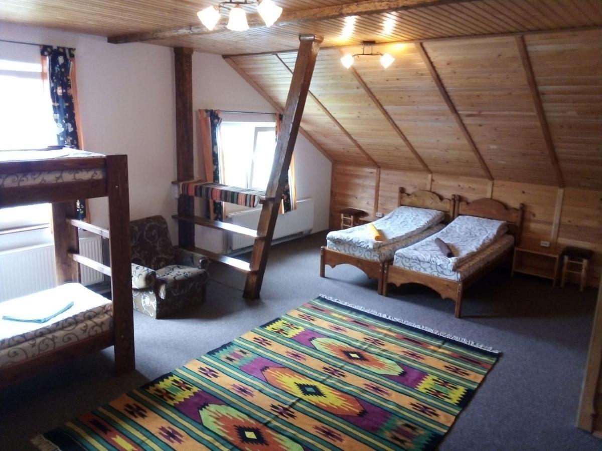 Guest House Mansarda Yaremche Ngoại thất bức ảnh