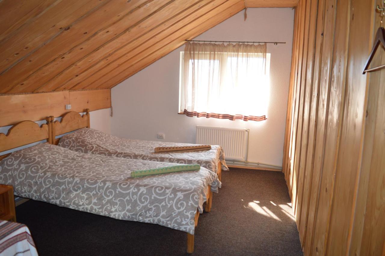 Guest House Mansarda Yaremche Ngoại thất bức ảnh